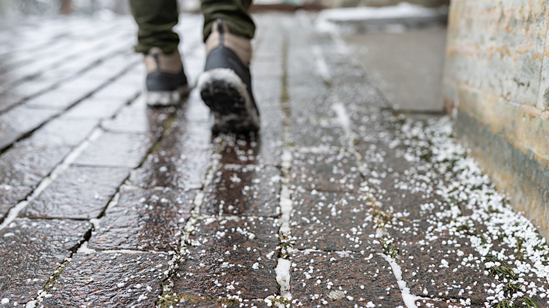 Freie Straßen im Winter: Darum ist Streusalz so effektiv